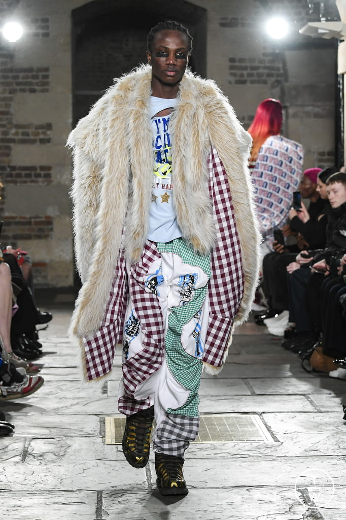 Fashion Week London Fall/Winter 2022 look 29 from the Matty Bovan collection womenswear
