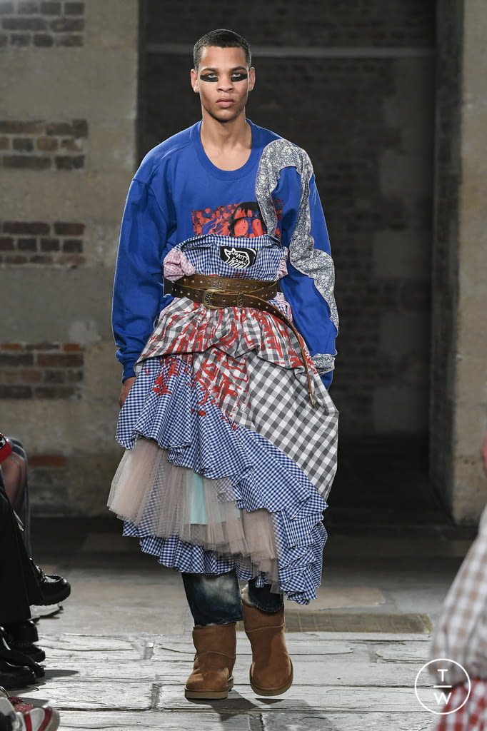 Fashion Week London Fall/Winter 2022 look 31 de la collection Matty Bovan womenswear