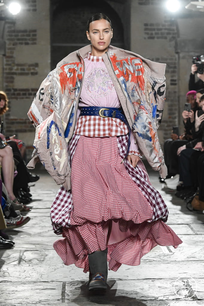 Fashion Week London Fall/Winter 2022 look 33 from the Matty Bovan collection 女装