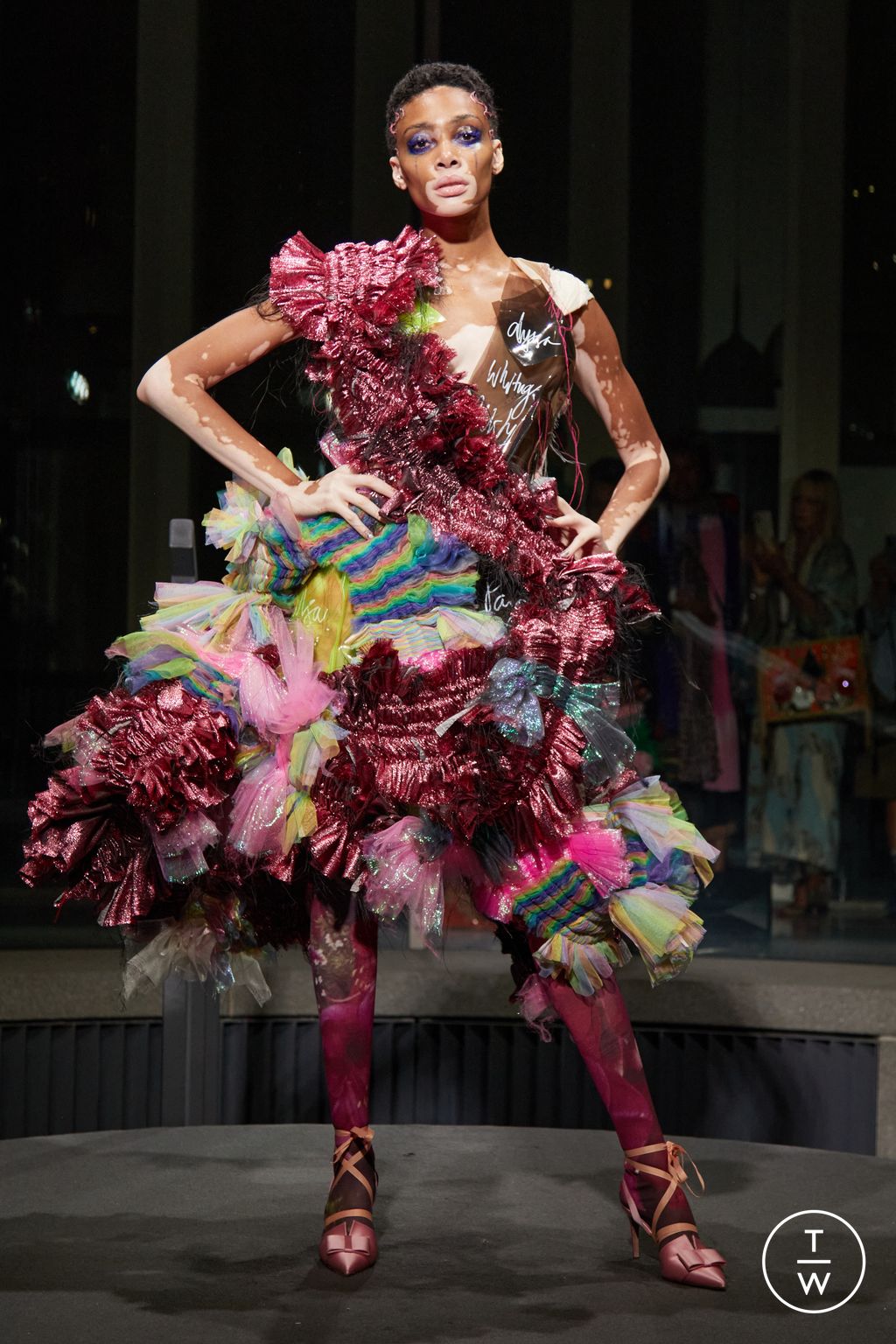 Fashion Week London Spring/Summer 2024 look 25 de la collection Matty Bovan womenswear