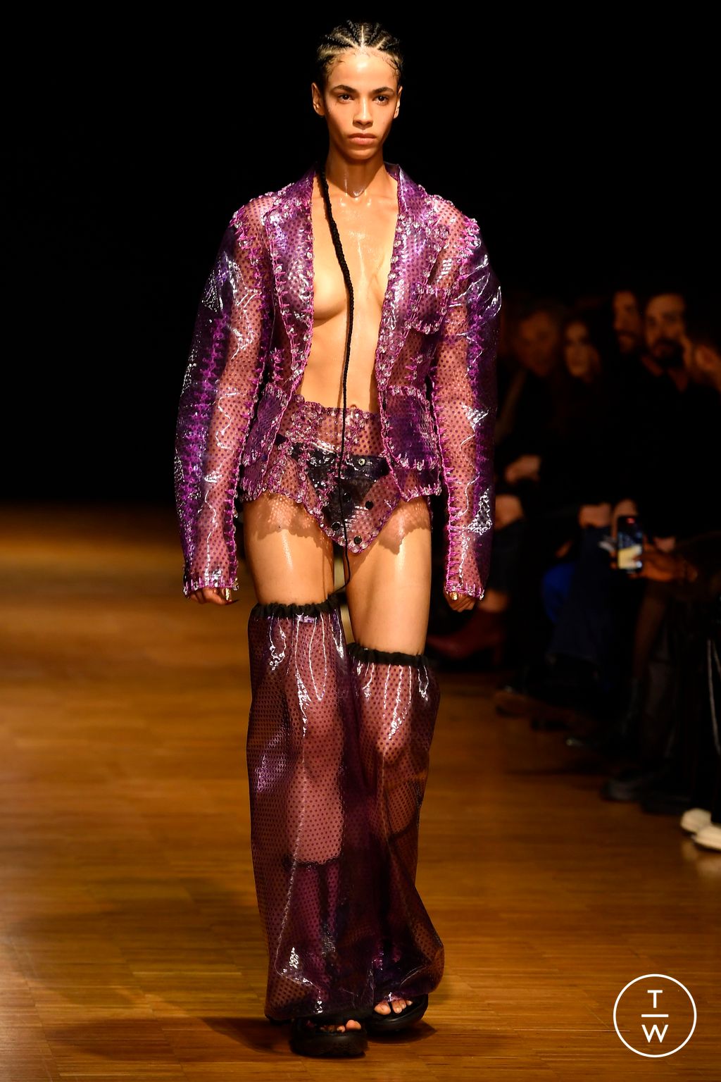 Fashion Week Milan Fall/Winter 2024 look 1 de la collection MAXIVIVE womenswear