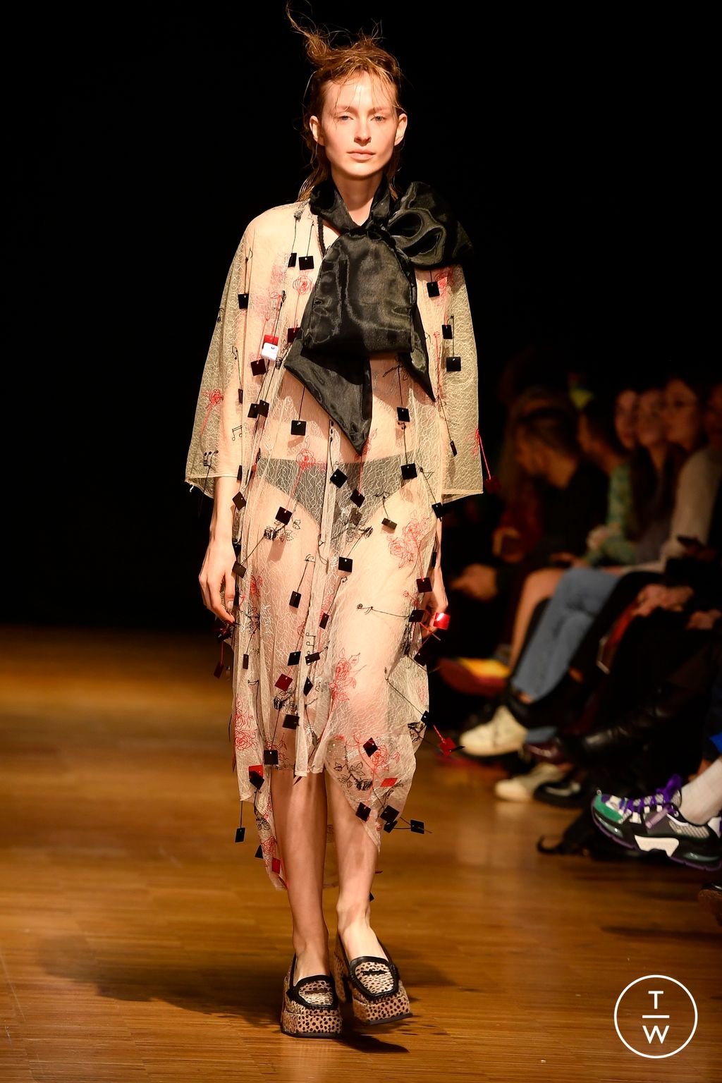 Fashion Week Milan Fall/Winter 2024 look 7 from the MAXIVIVE collection 女装