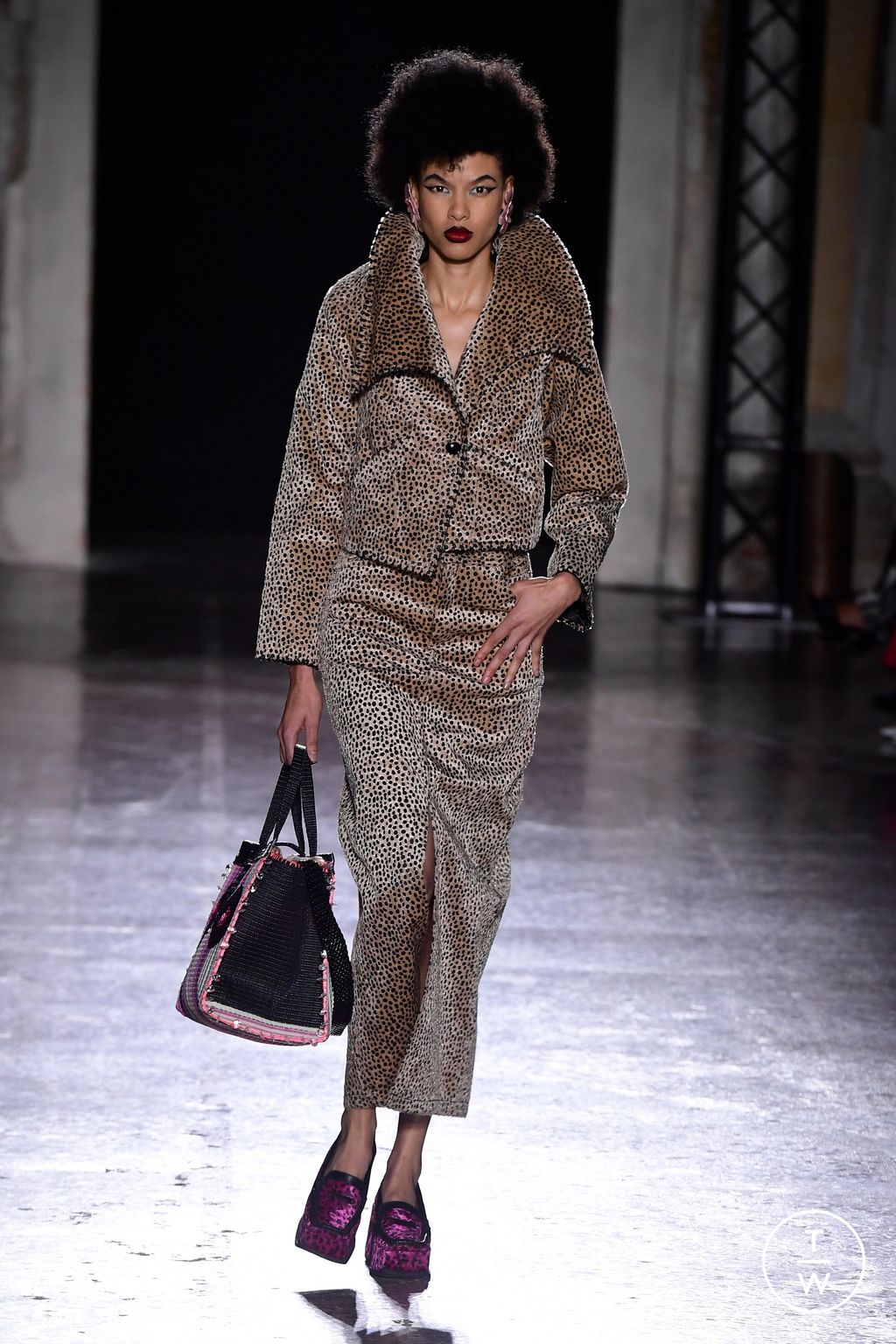 Fashion Week Milan Spring/Summer 2024 look 19 from the MAXIVIVE collection womenswear