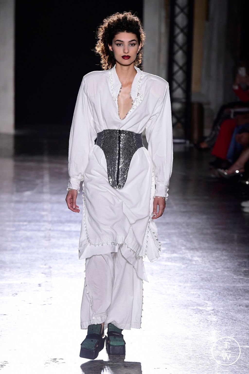 Fashion Week Milan Spring/Summer 2024 look 20 from the MAXIVIVE collection womenswear