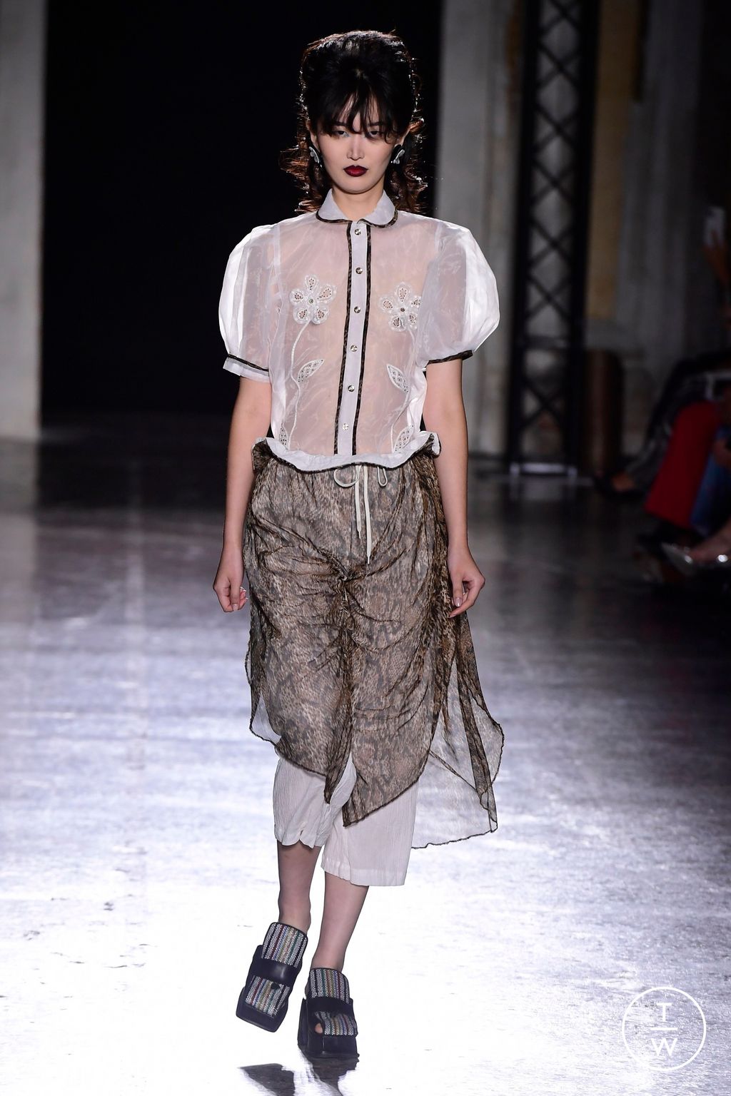 Fashion Week Milan Spring/Summer 2024 look 21 from the MAXIVIVE collection womenswear