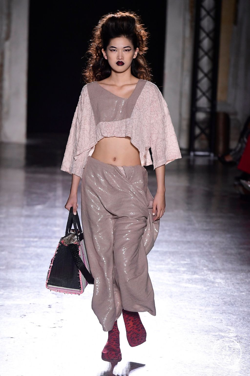 Fashion Week Milan Spring/Summer 2024 look 24 from the MAXIVIVE collection womenswear