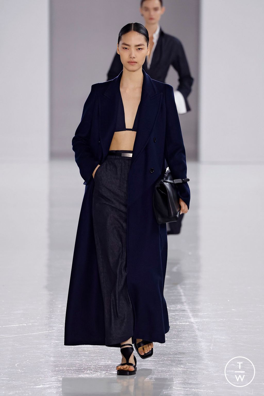 Fashion Week Milan Spring/Summer 2025 look 12 de la collection Max Mara womenswear
