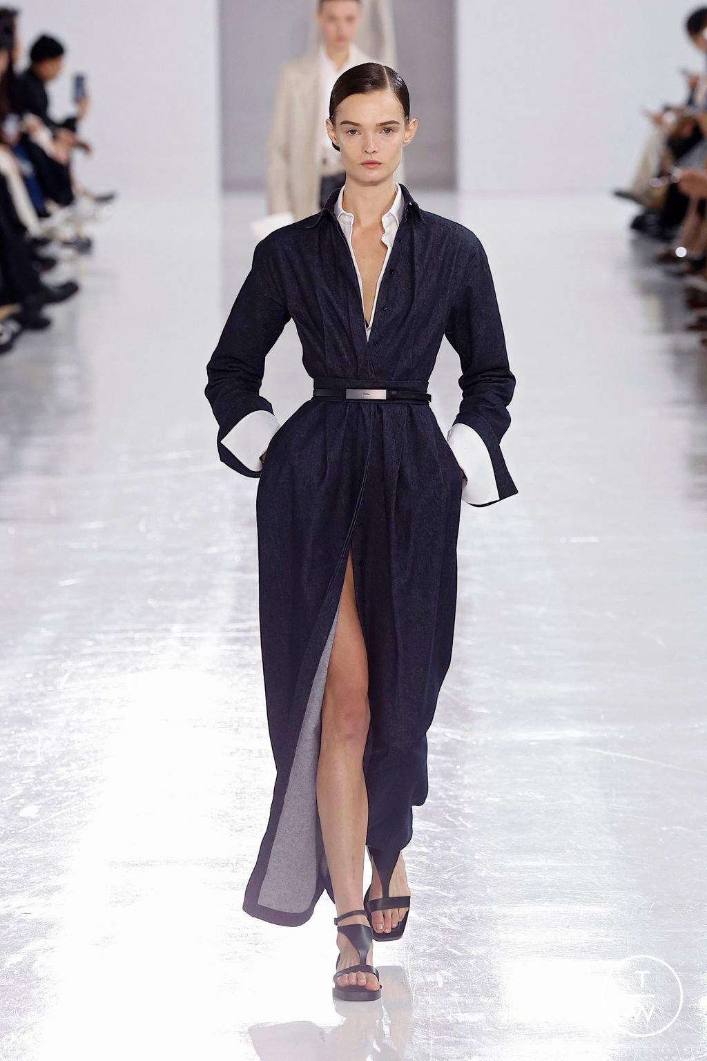 Fashion Week Milan Spring/Summer 2025 look 13 de la collection Max Mara womenswear