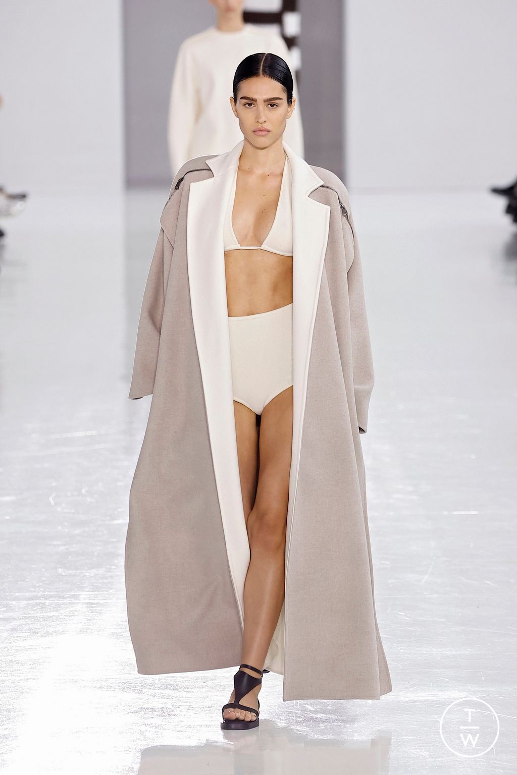 Fashion Week Milan Spring/Summer 2025 look 30 from the Max Mara collection womenswear