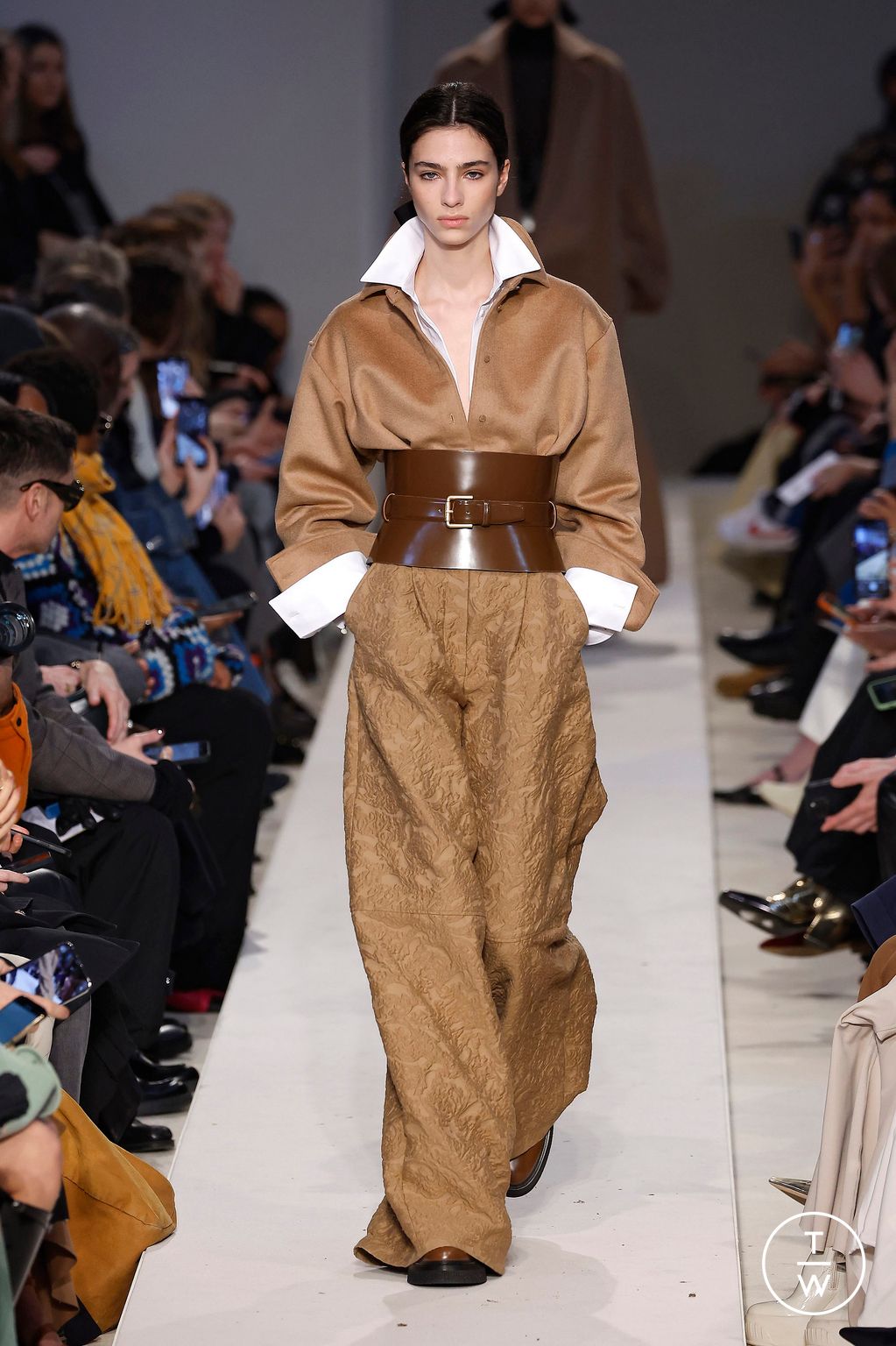 Fashion Week Milan Fall/Winter 2023 look 2 from the Max Mara collection 女装