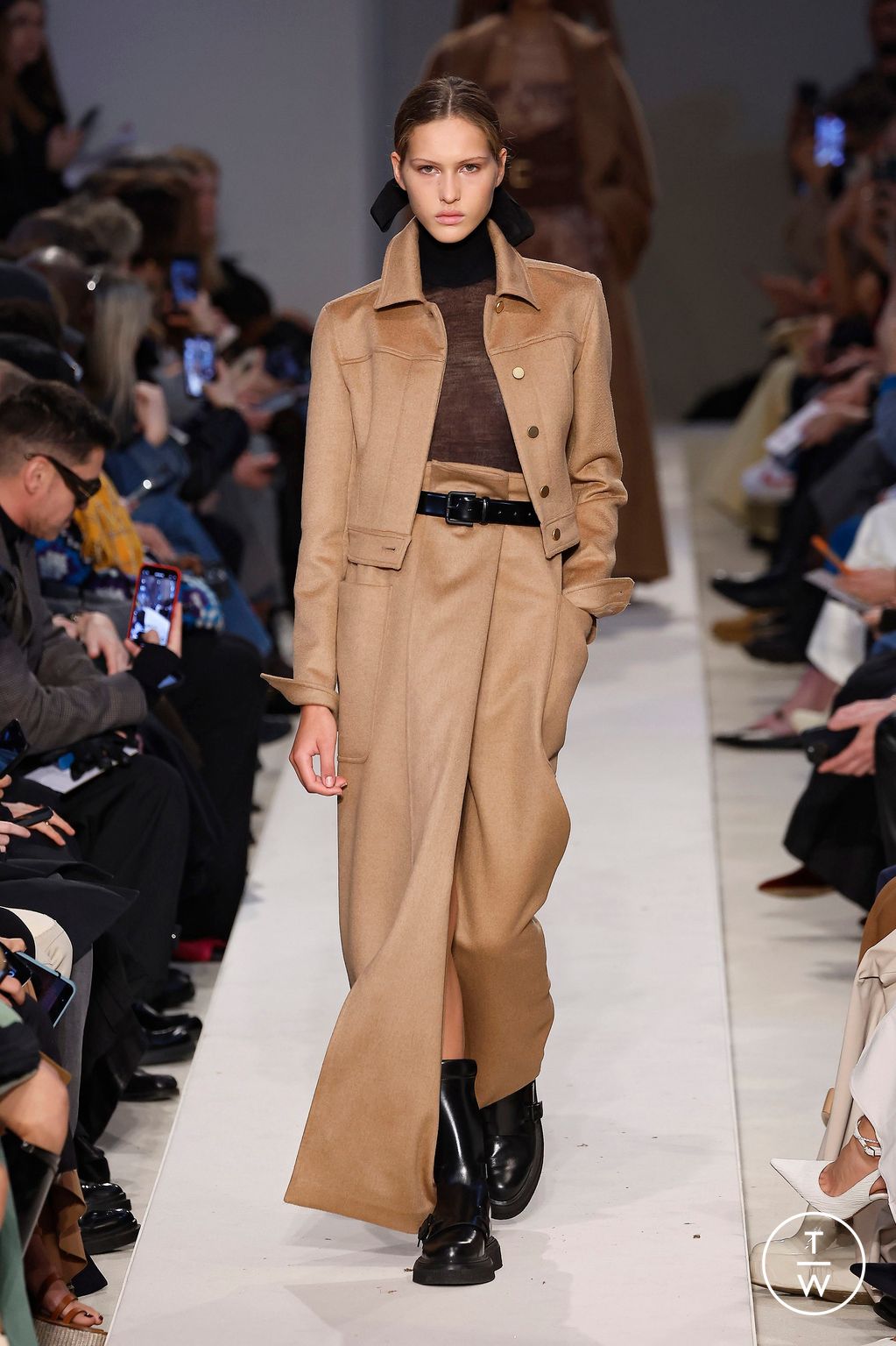 Fashion Week Milan Fall/Winter 2023 look 4 from the Max Mara collection 女装