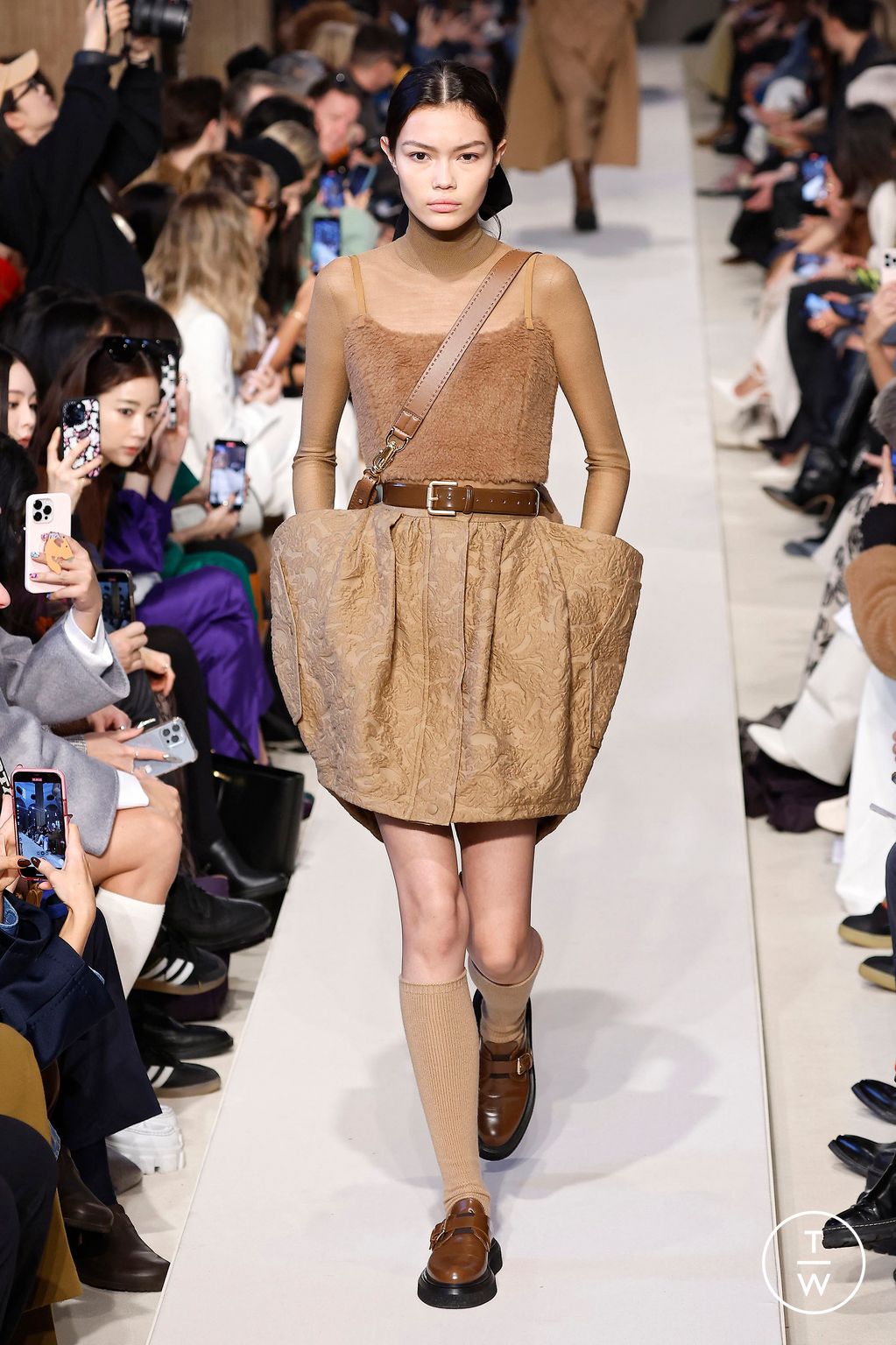 Fashion Week Milan Fall/Winter 2023 look 6 from the Max Mara collection 女装