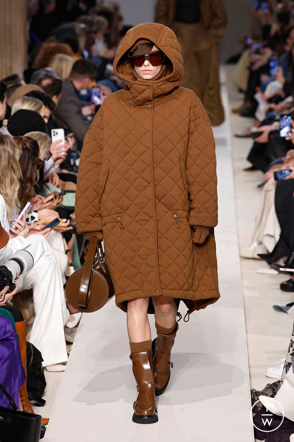 Fashion Week Milan Fall/Winter 2023 look 14 from the Max Mara collection 女装