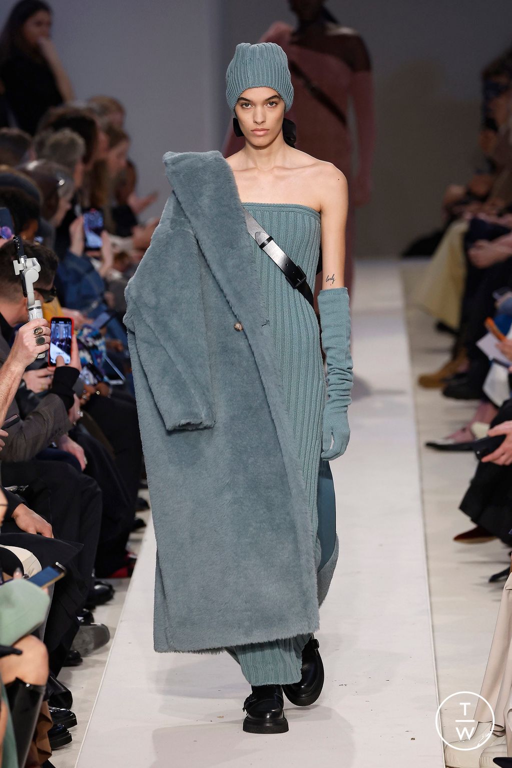 Fashion Week Milan Fall/Winter 2023 look 20 from the Max Mara collection 女装