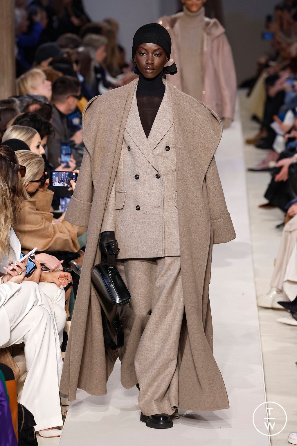 Fashion Week Milan Fall/Winter 2023 look 23 from the Max Mara collection womenswear