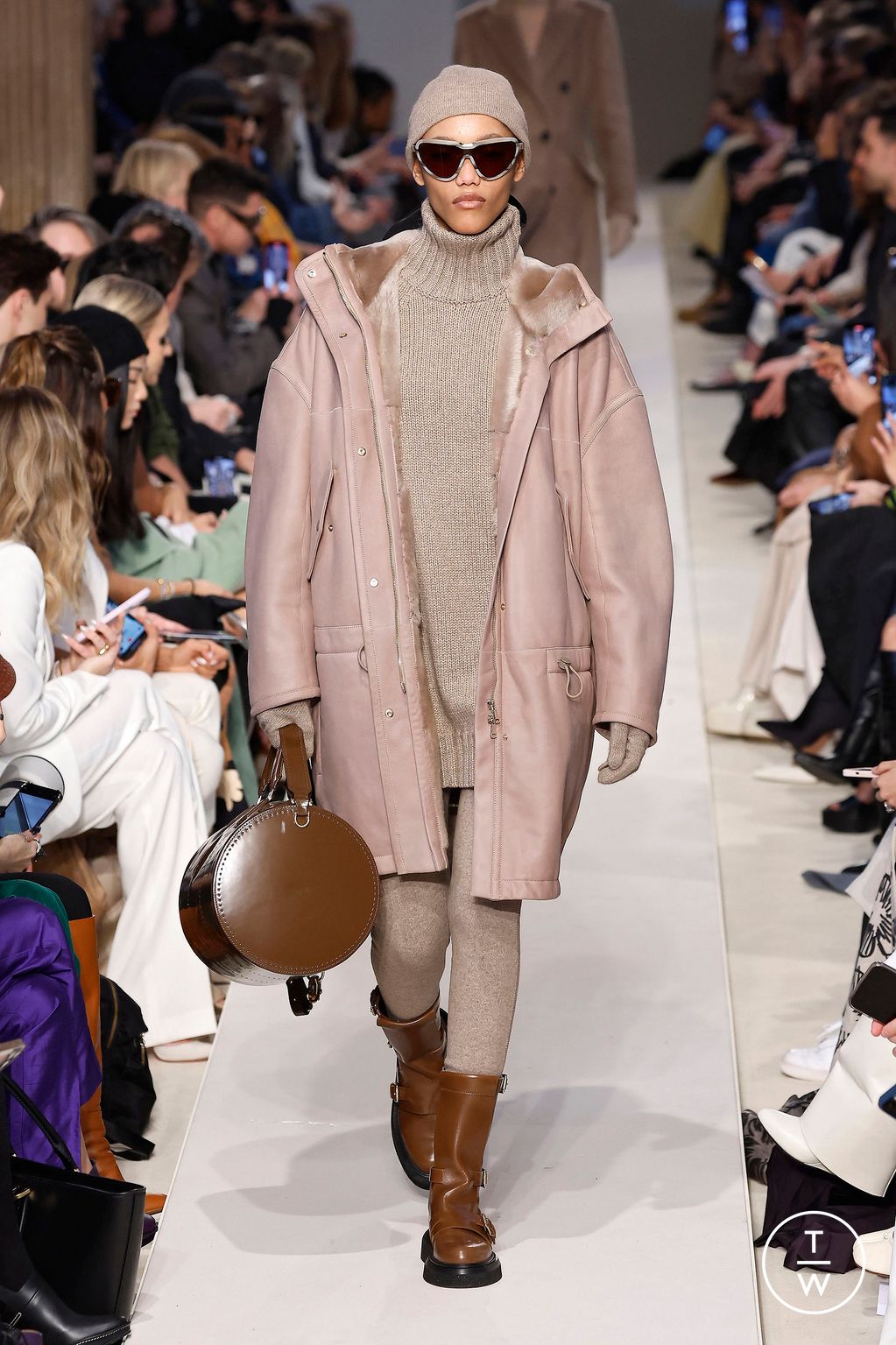 Fashion Week Milan Fall/Winter 2023 look 24 from the Max Mara collection 女装
