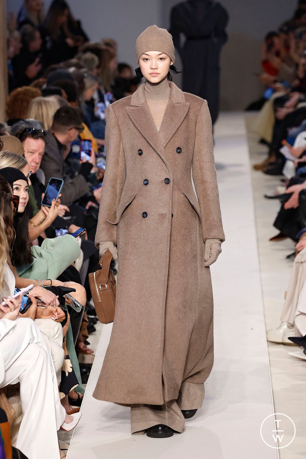 Fashion Week Milan Fall/Winter 2023 look 25 from the Max Mara collection womenswear