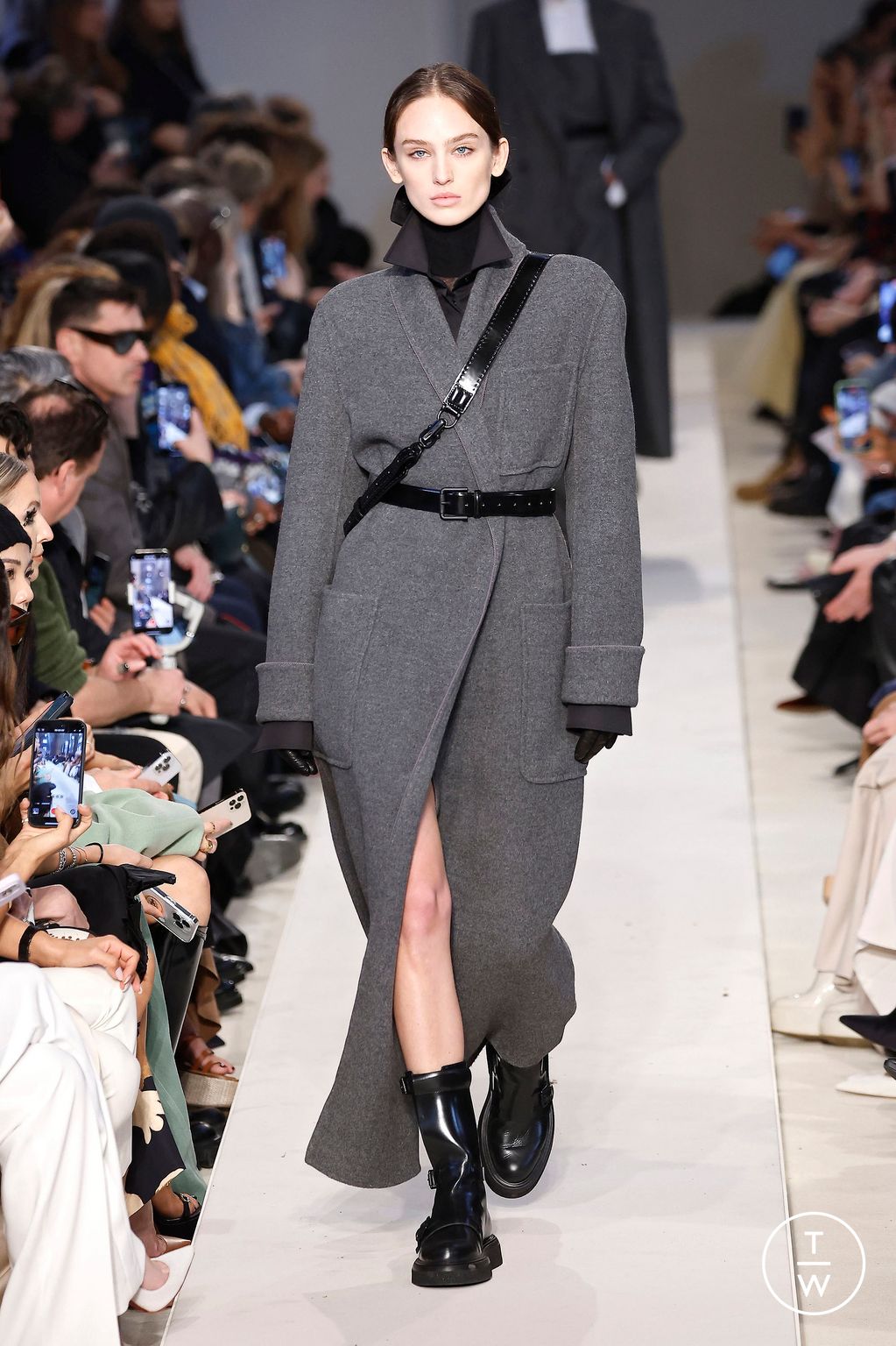 Fashion Week Milan Fall/Winter 2023 look 27 from the Max Mara collection womenswear