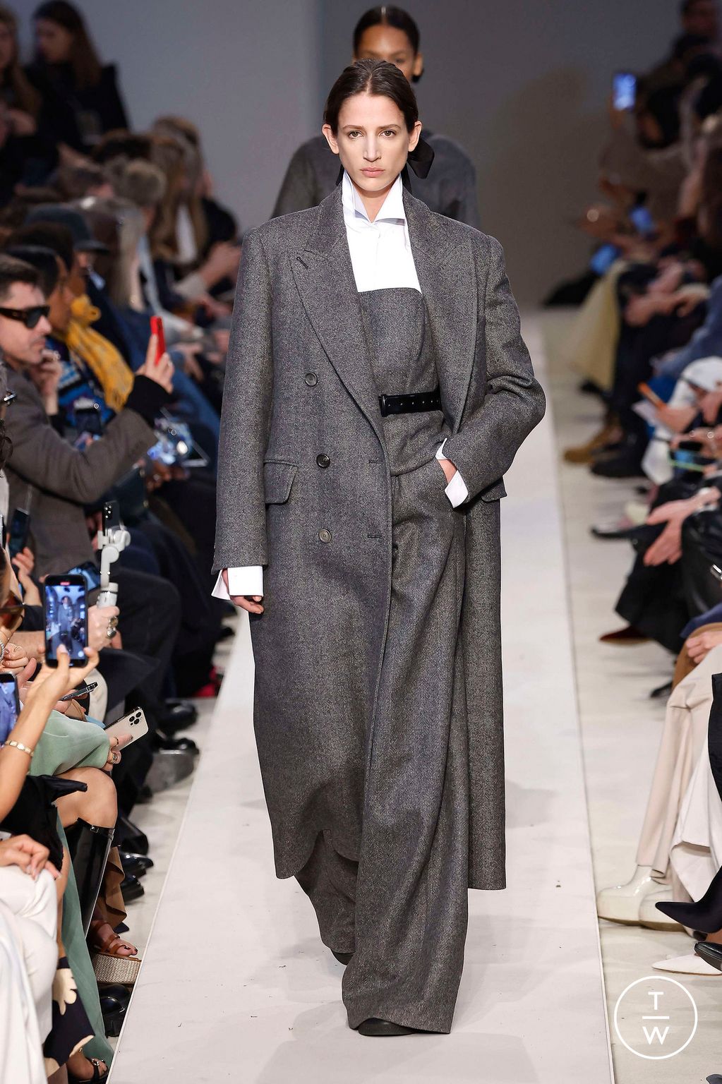 Fashion Week Milan Fall/Winter 2023 look 28 from the Max Mara collection womenswear