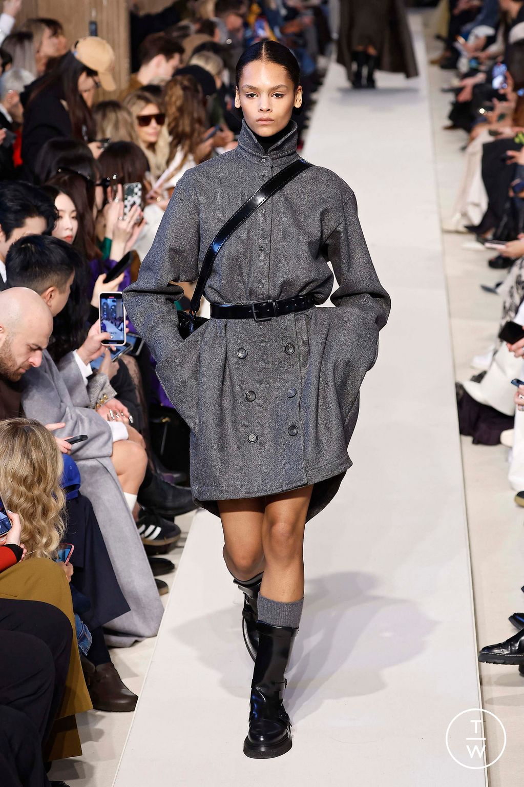 Fashion Week Milan Fall/Winter 2023 look 29 from the Max Mara collection 女装