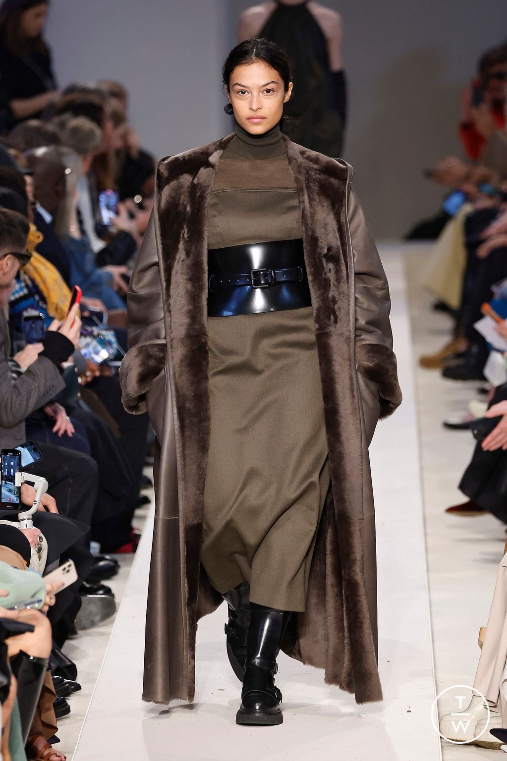 Fashion Week Milan Fall/Winter 2023 look 30 from the Max Mara collection womenswear