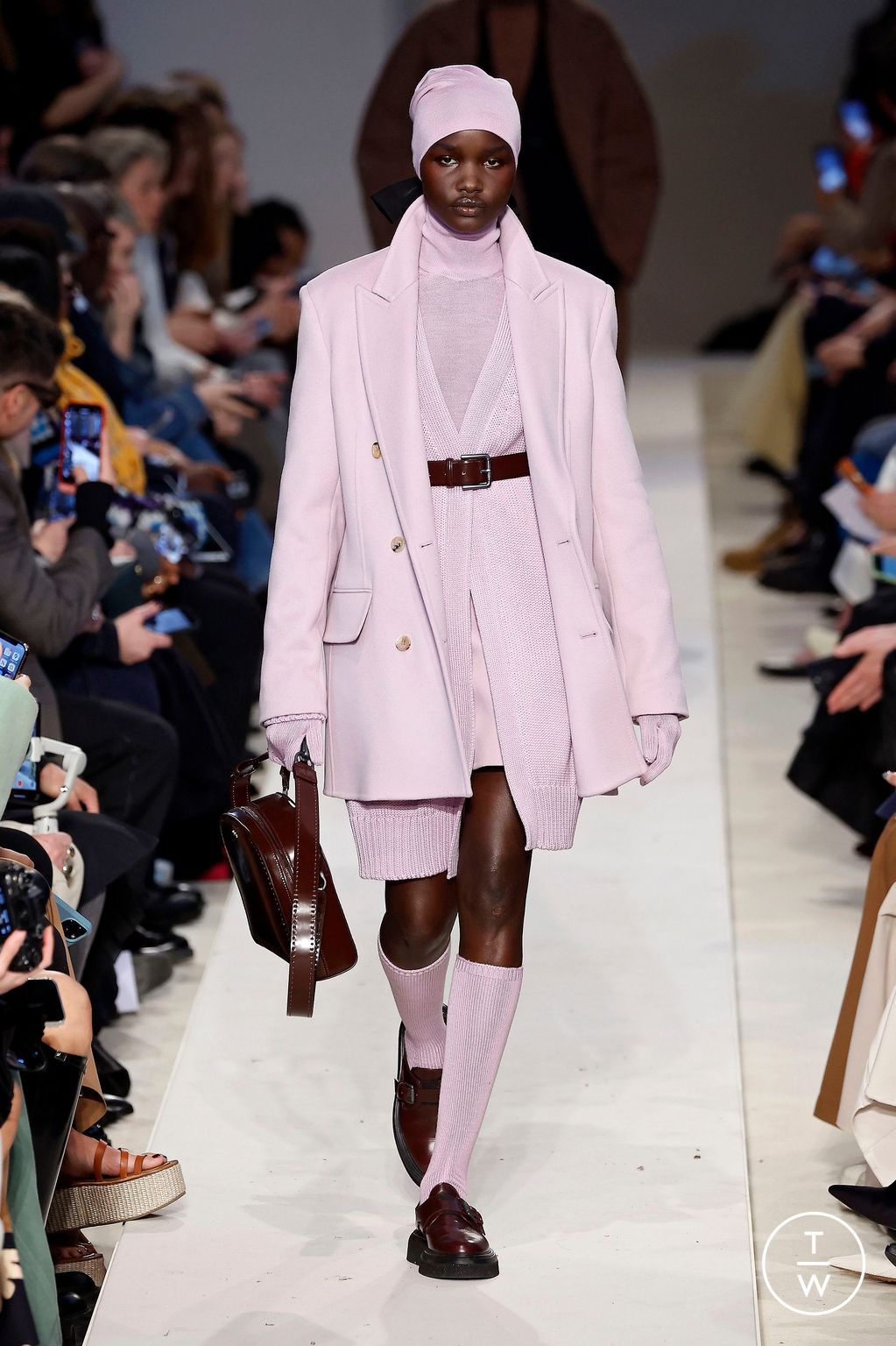 Fashion Week Milan Fall/Winter 2023 look 35 from the Max Mara collection 女装