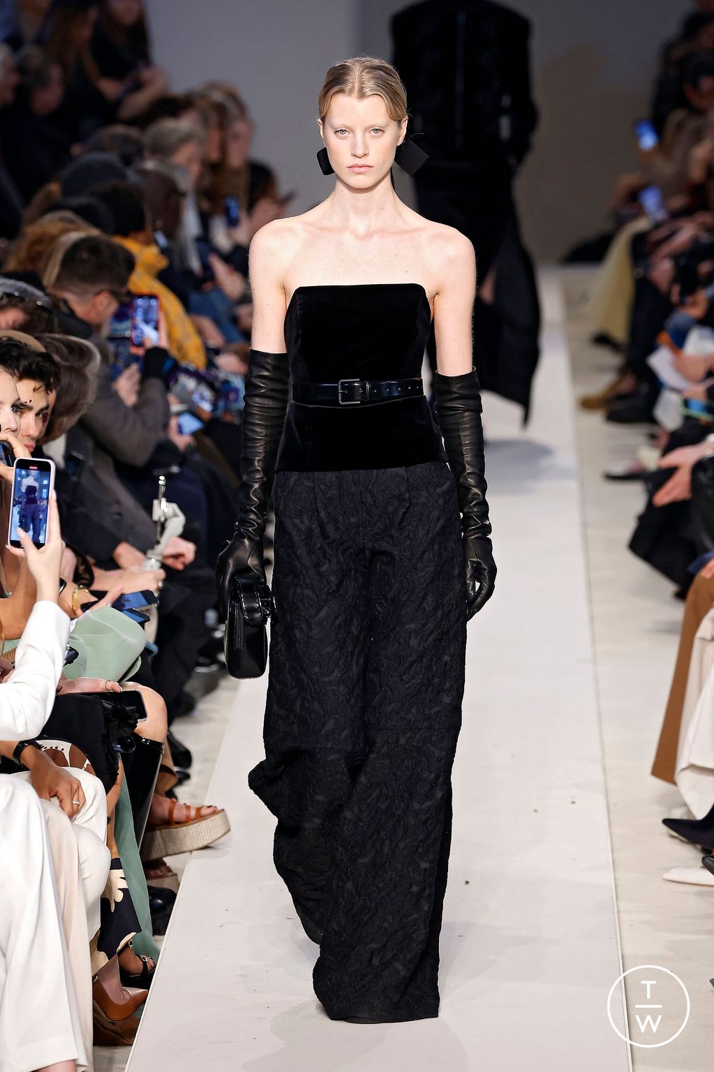 Fashion Week Milan Fall/Winter 2023 look 39 from the Max Mara collection womenswear
