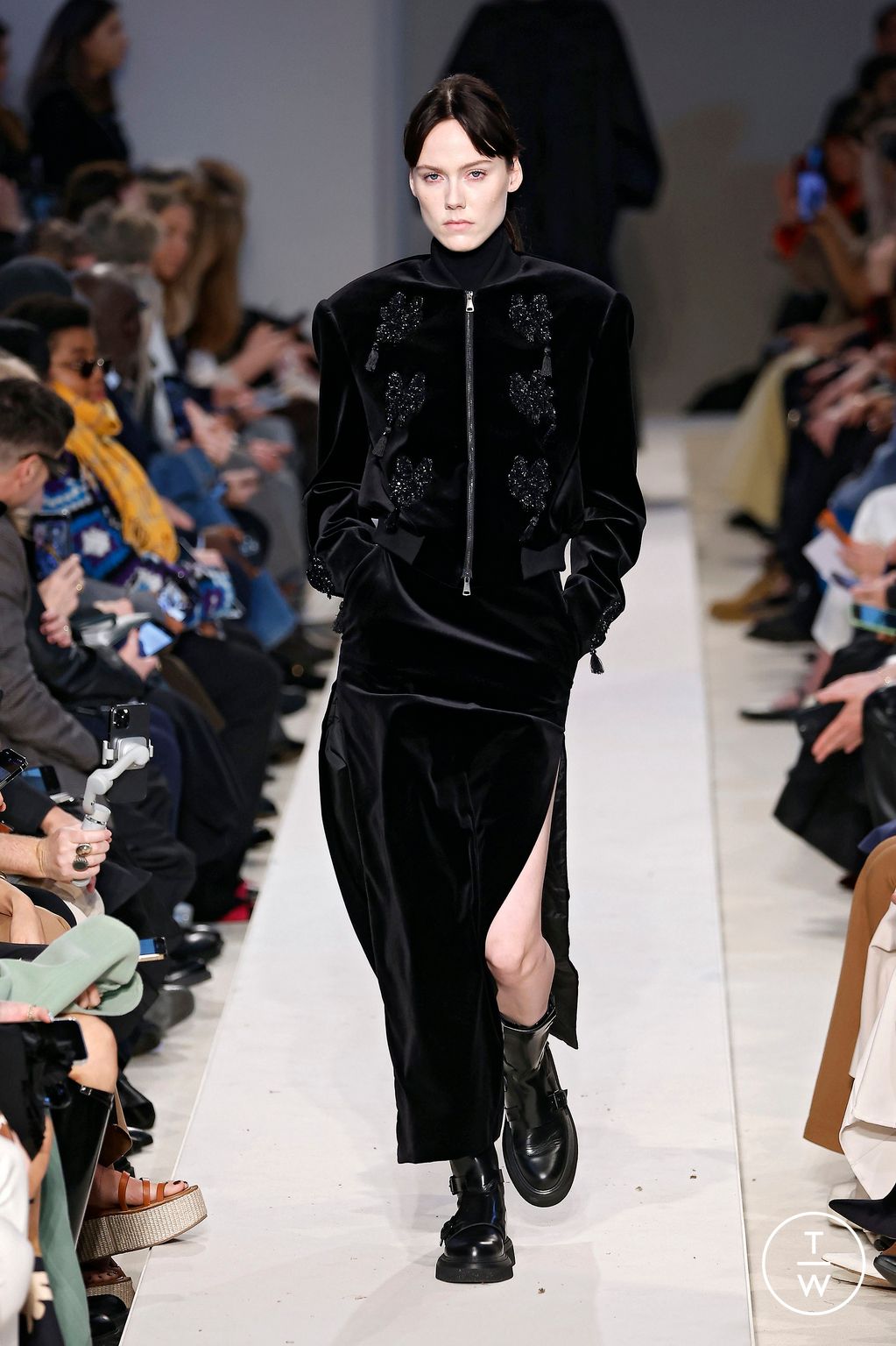 Fashion Week Milan Fall/Winter 2023 look 40 from the Max Mara collection womenswear