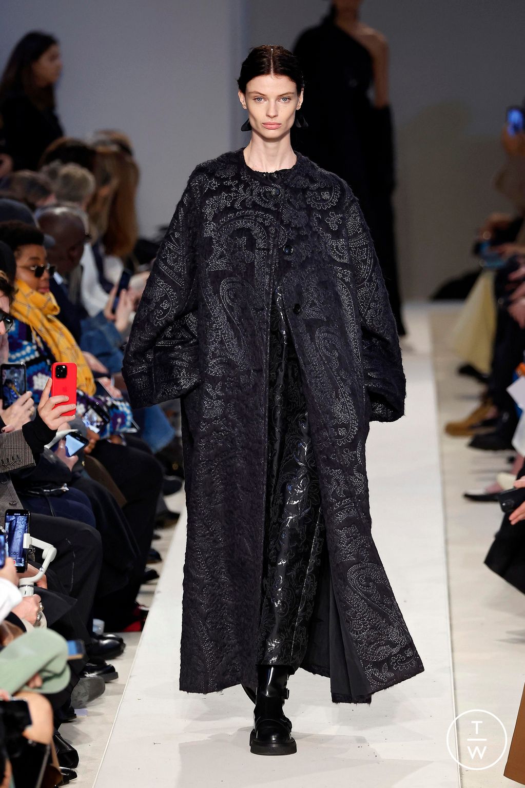 Fashion Week Milan Fall/Winter 2023 look 41 from the Max Mara collection 女装