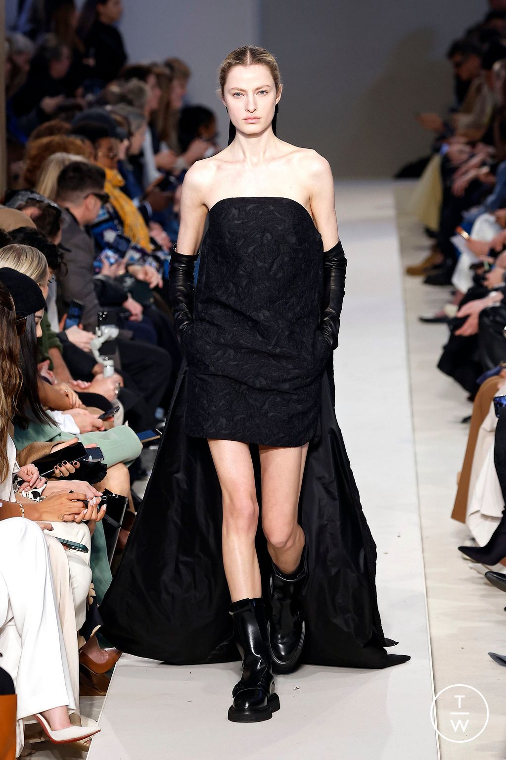 Fashion Week Milan Fall/Winter 2023 look 47 from the Max Mara collection womenswear