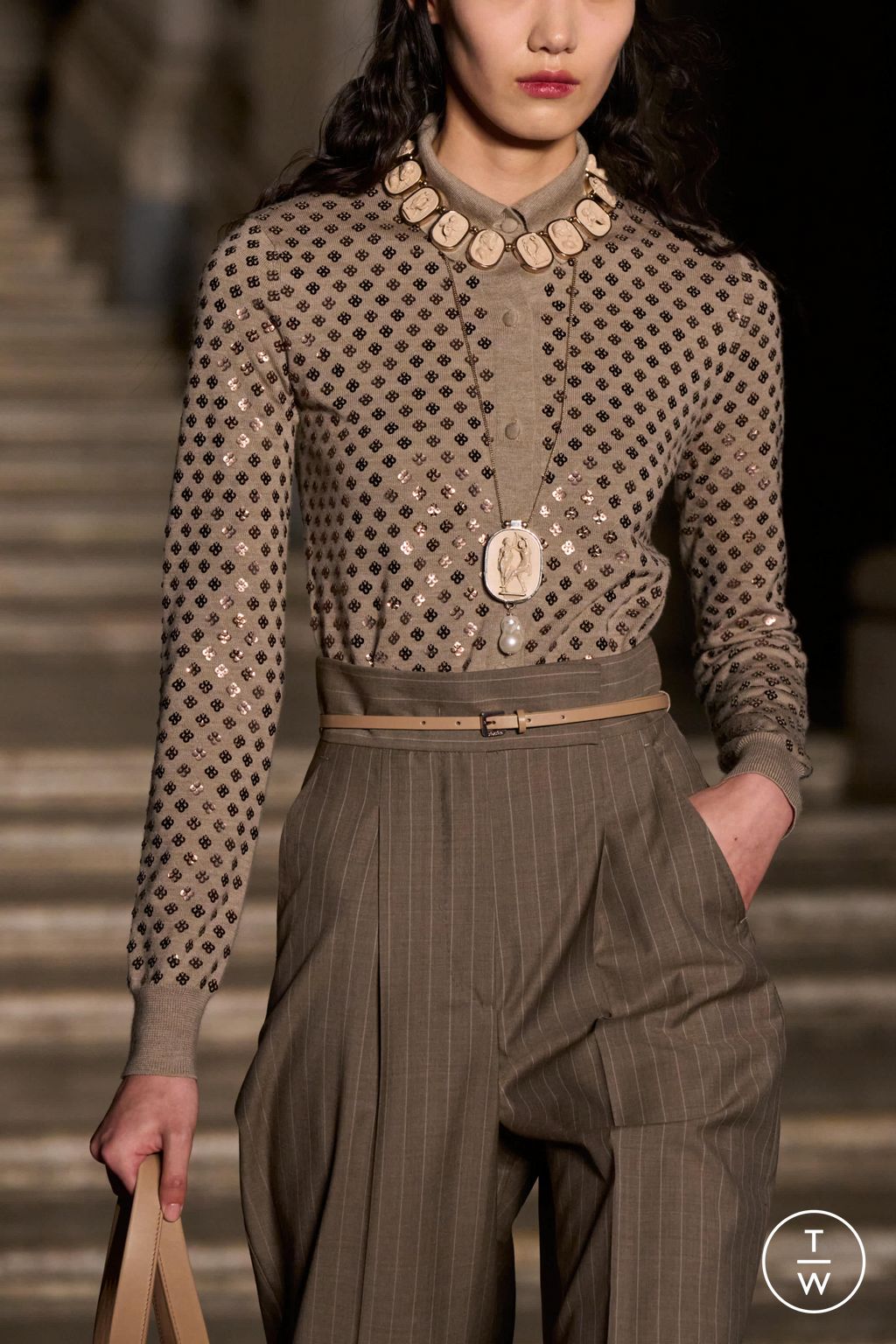 Fashion Week Milan Resort 2026 look 17 from the Max Mara collection womenswear accessories