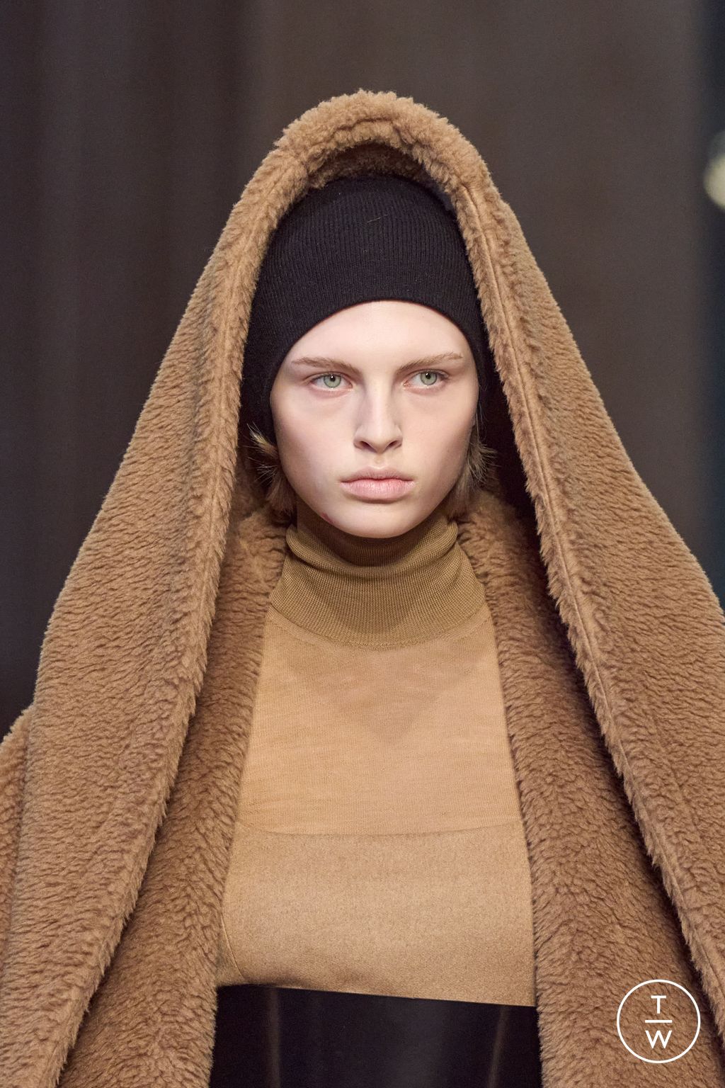 Fashion Week Milan Fall/Winter 2023 look 19 from the Max Mara collection womenswear accessories