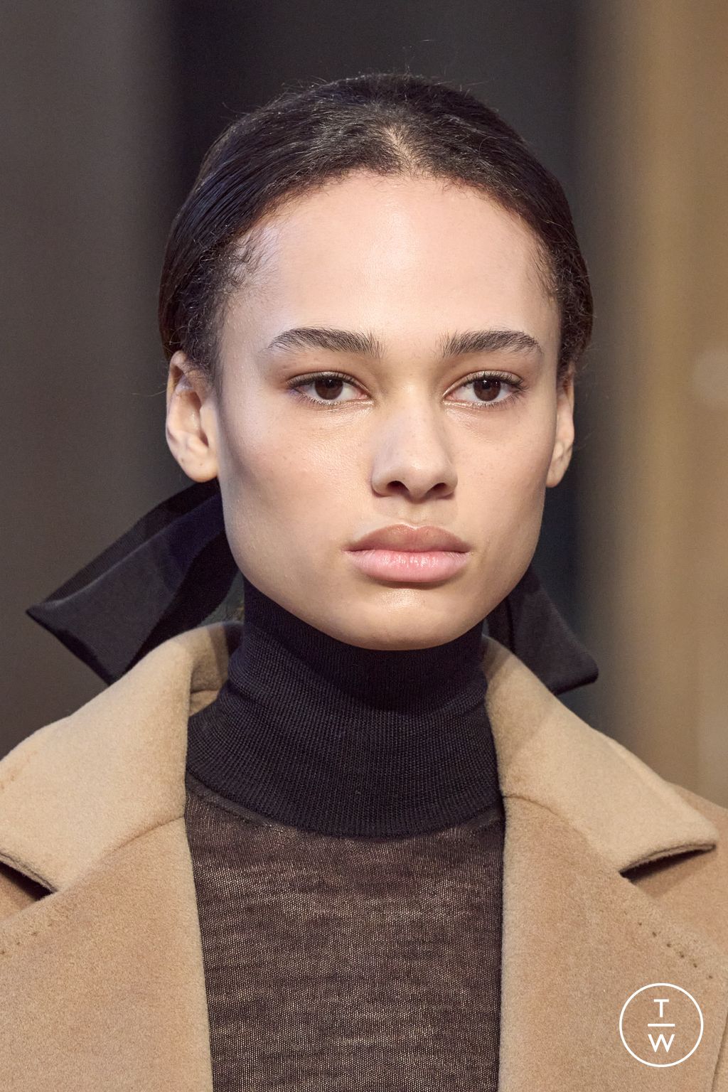 Fashion Week Milan Fall/Winter 2023 look 20 from the Max Mara collection womenswear accessories