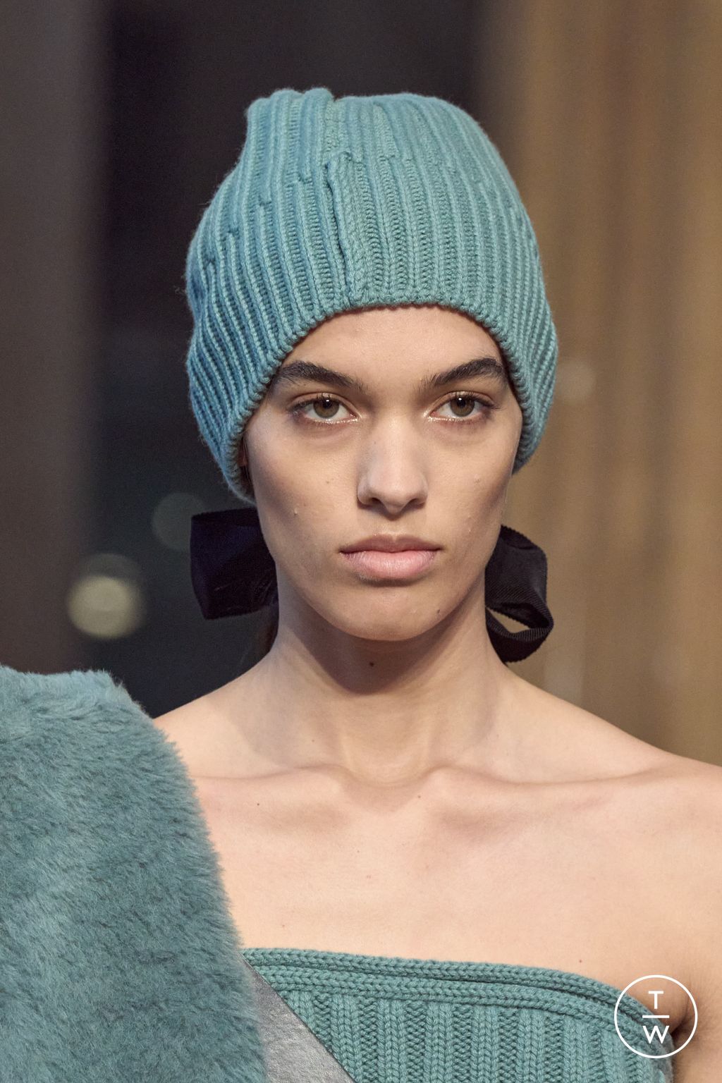 Fashion Week Milan Fall/Winter 2023 look 22 from the Max Mara collection womenswear accessories