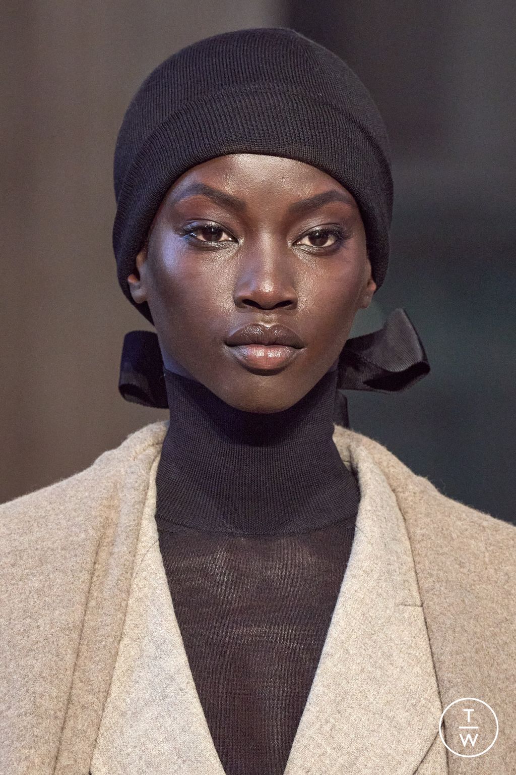 Fashion Week Milan Fall/Winter 2023 look 25 from the Max Mara collection womenswear accessories