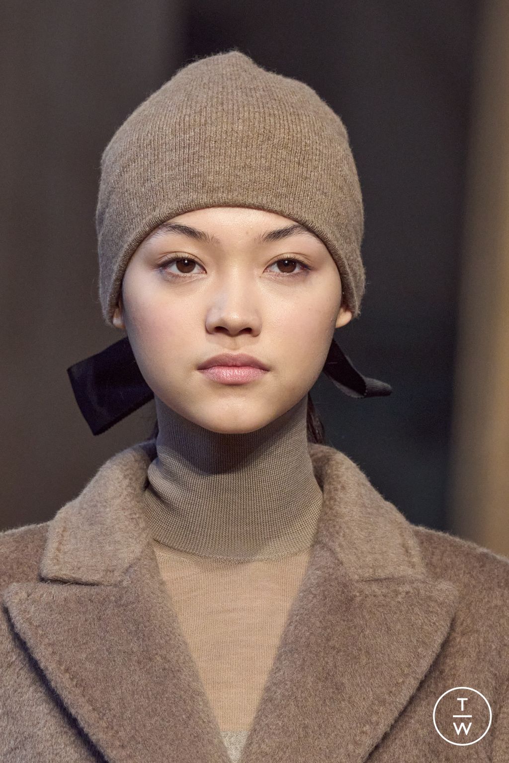 Fashion Week Milan Fall/Winter 2023 look 27 from the Max Mara collection womenswear accessories