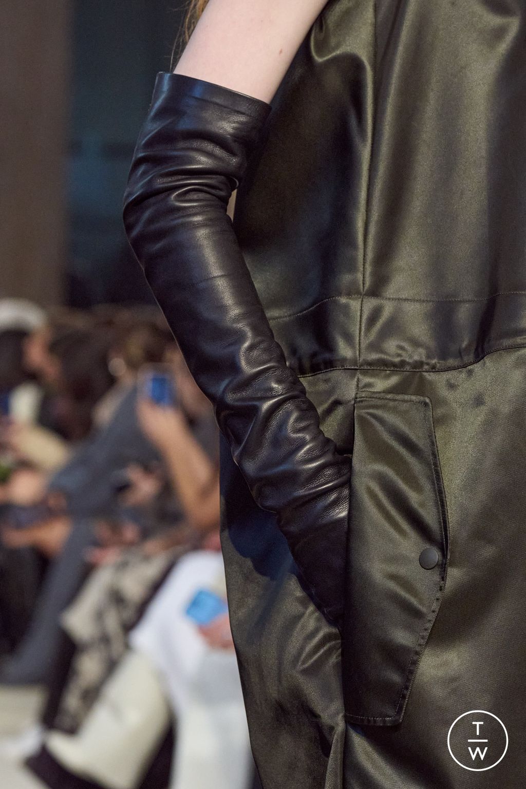 Fashion Week Milan Fall/Winter 2023 look 37 de la collection Max Mara womenswear accessories