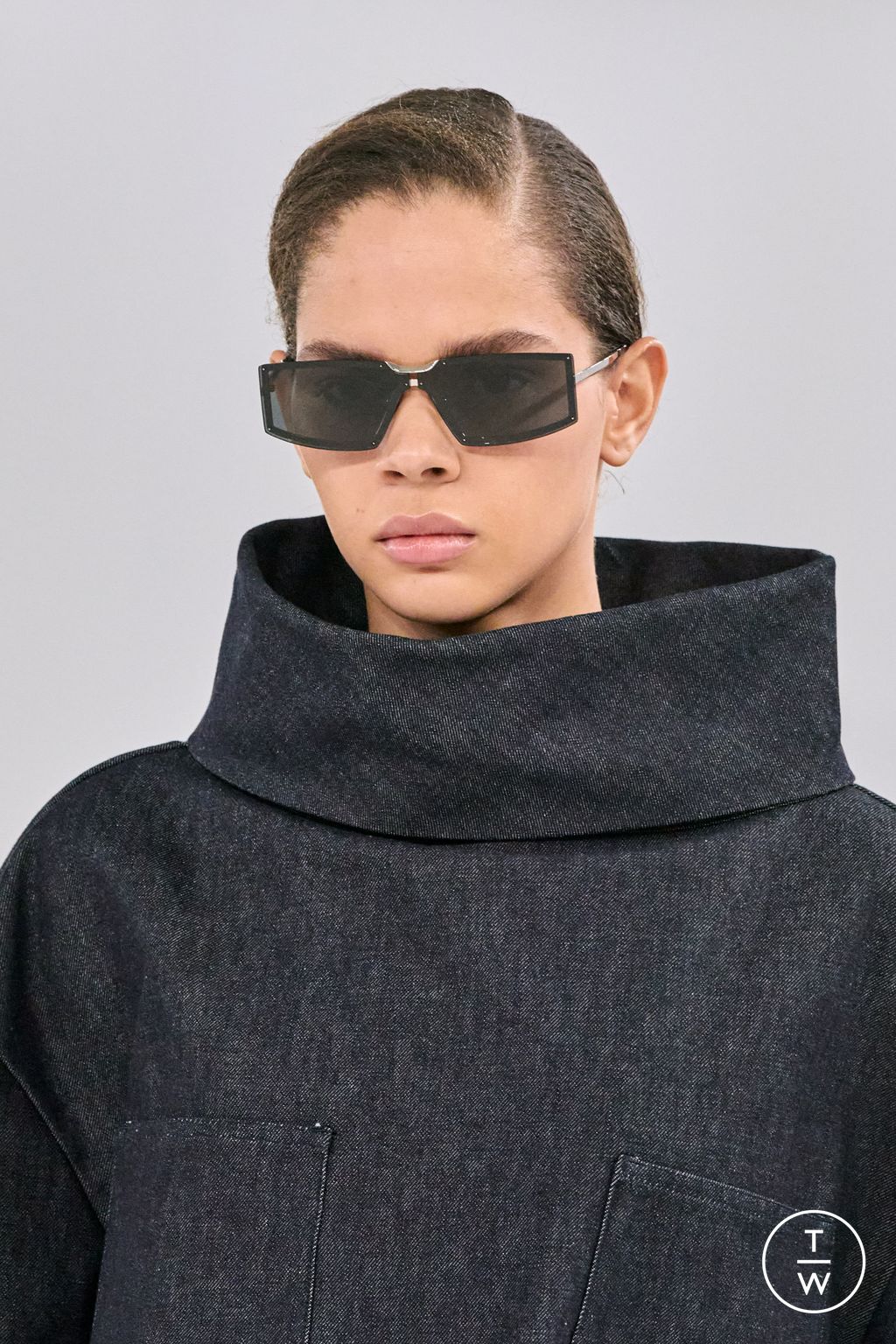 Fashion Week Milan Fall/Winter 2024 look 18 from the Max Mara collection womenswear accessories