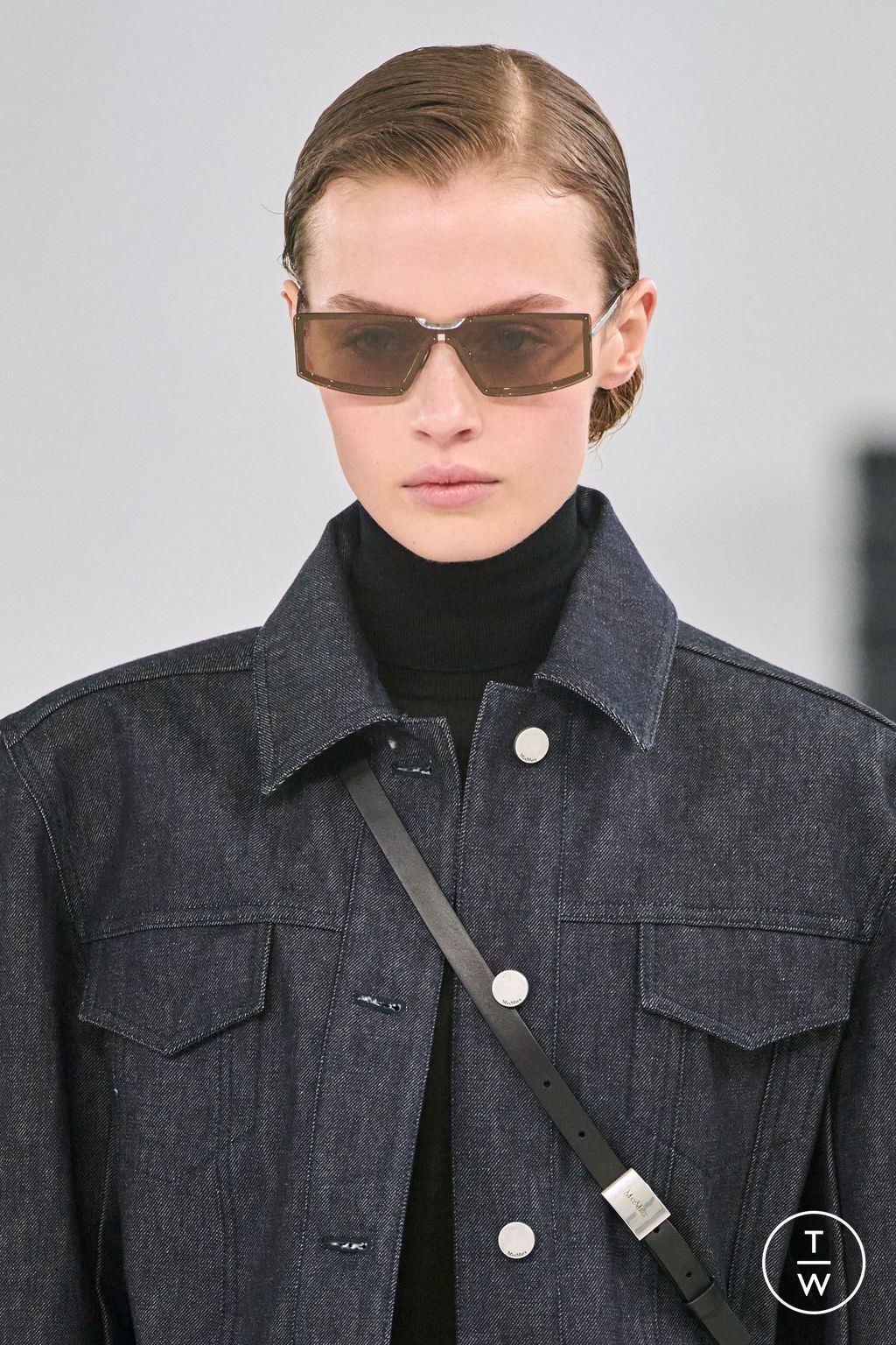 Fashion Week Milan Fall/Winter 2024 look 20 from the Max Mara collection womenswear accessories