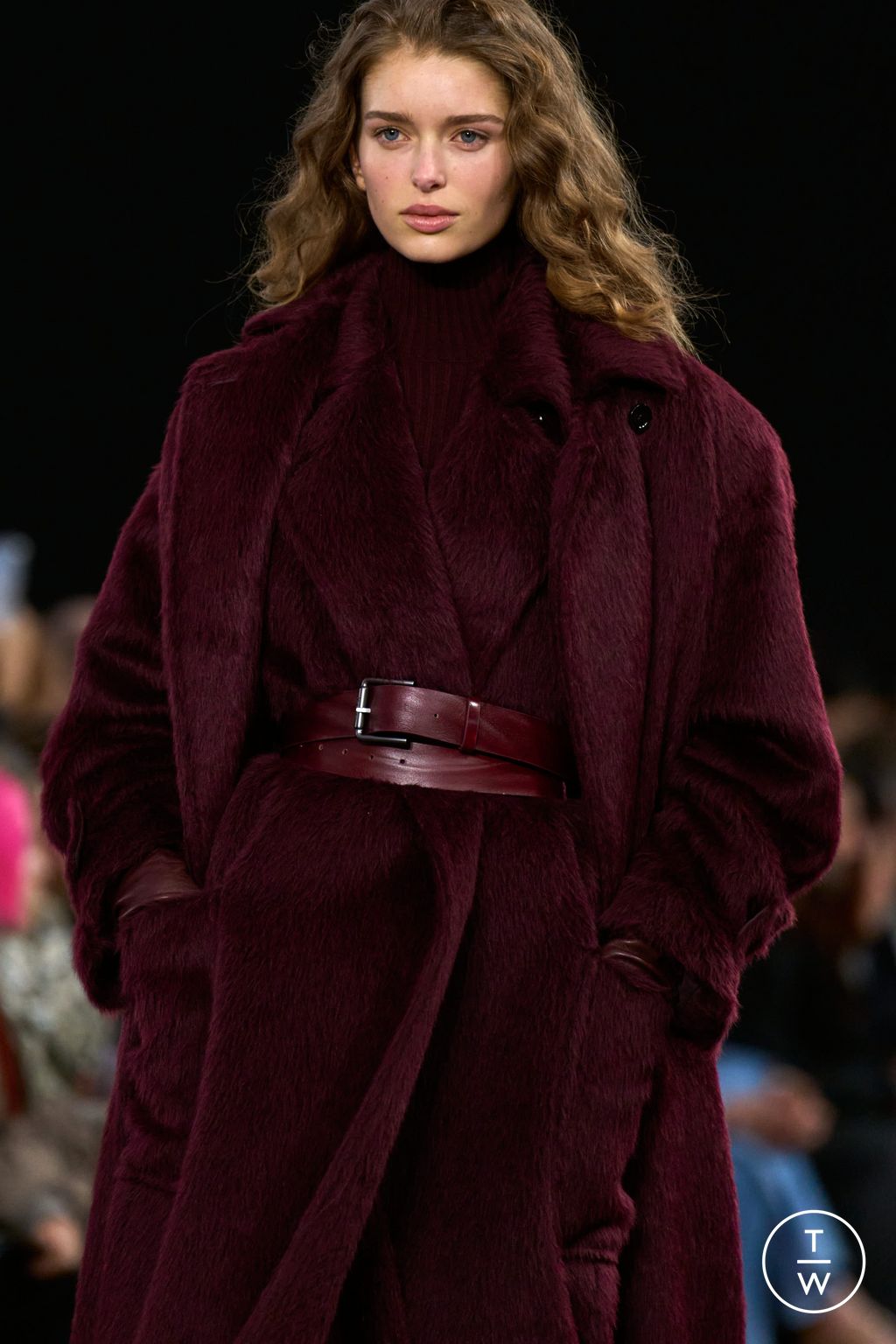 Fashion Week Milan Fall/Winter 2025 look 1 from the Max Mara collection 女装配饰