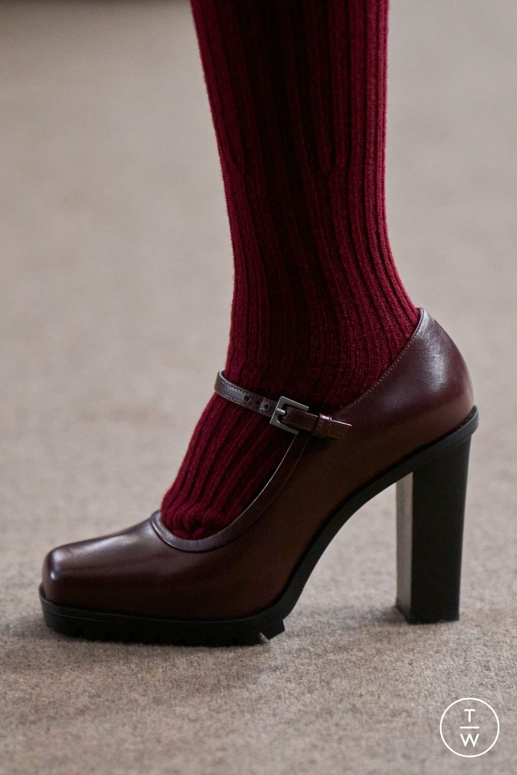 Fashion Week Milan Fall/Winter 2025 look 2 from the Max Mara collection womenswear accessories