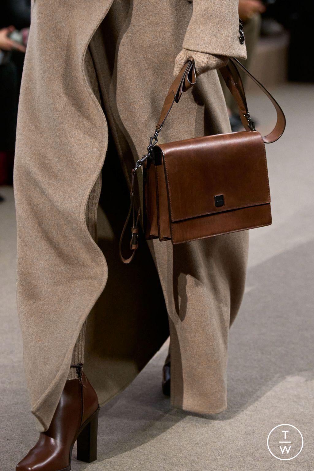 Fashion Week Milan Fall/Winter 2025 look 10 from the Max Mara collection 女装配饰