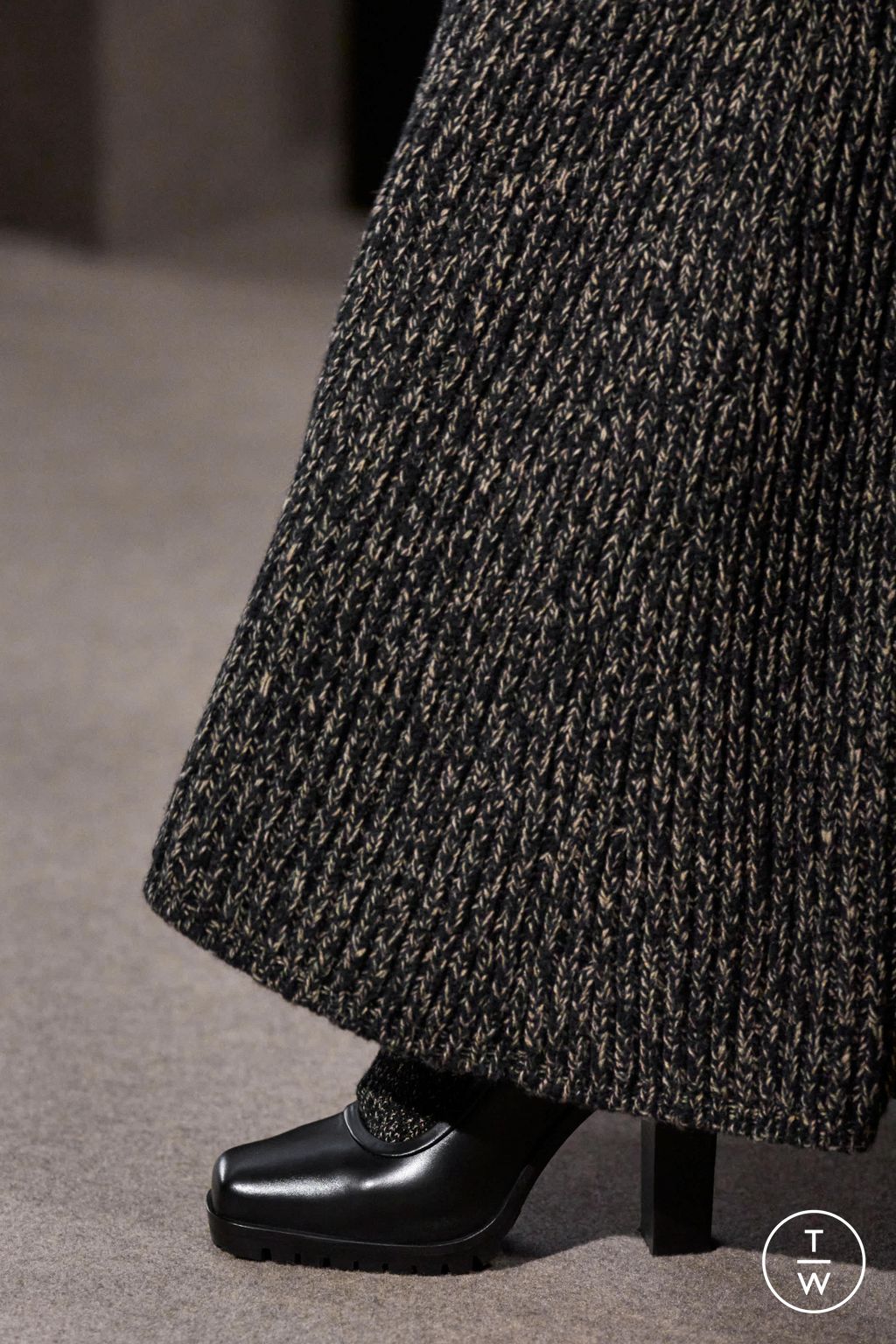 Fashion Week Milan Fall/Winter 2025 look 14 from the Max Mara collection 女装配饰