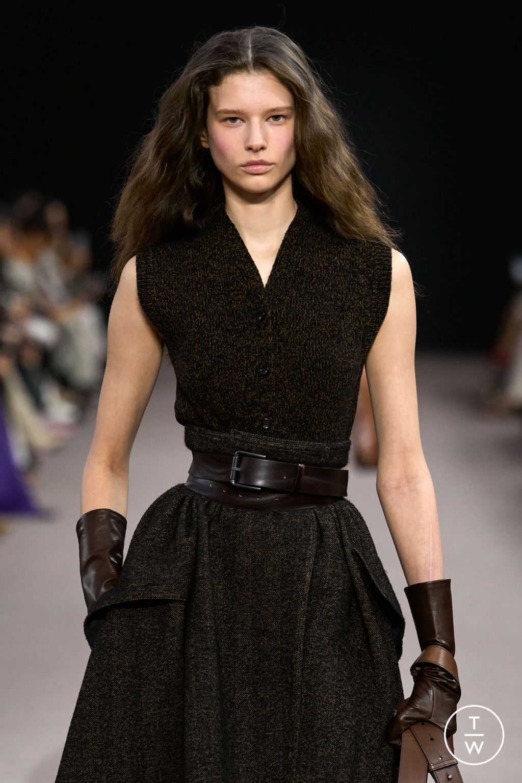 Fashion Week Milan Fall/Winter 2025 look 25 from the Max Mara collection womenswear accessories