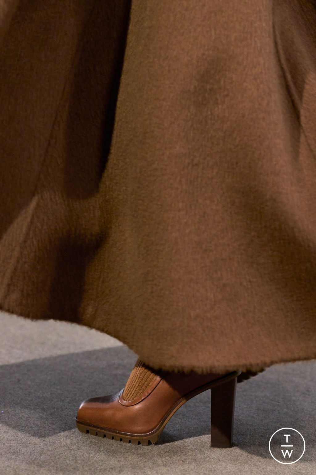 Fashion Week Milan Fall/Winter 2025 look 30 from the Max Mara collection 女装配饰