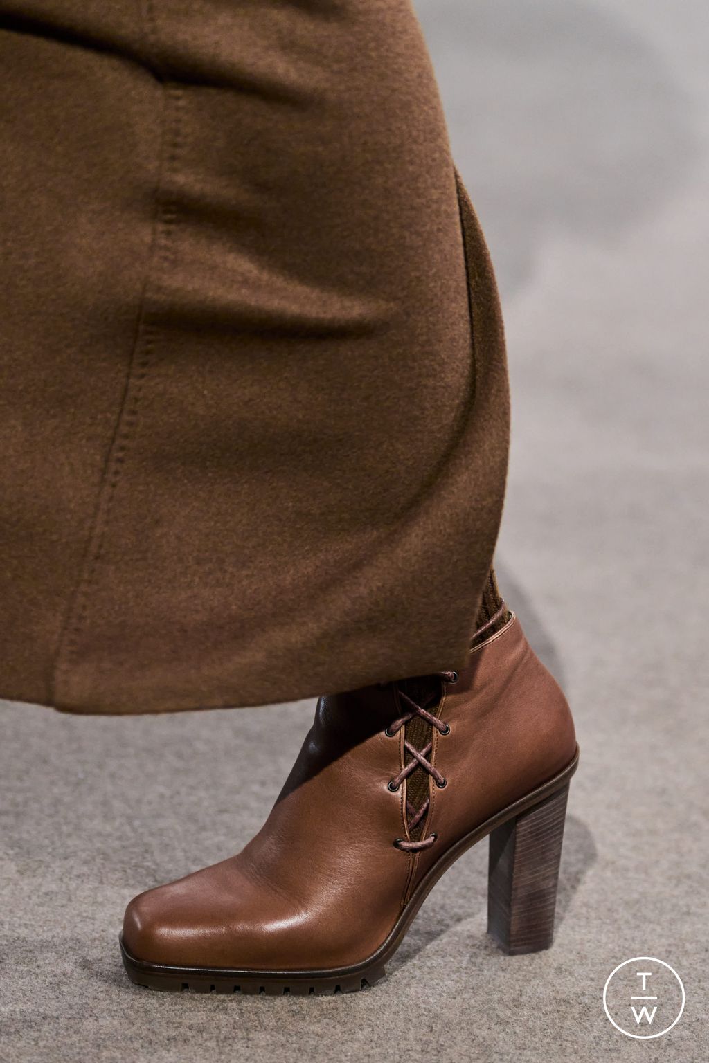 Fashion Week Milan Fall/Winter 2025 look 33 from the Max Mara collection 女装配饰