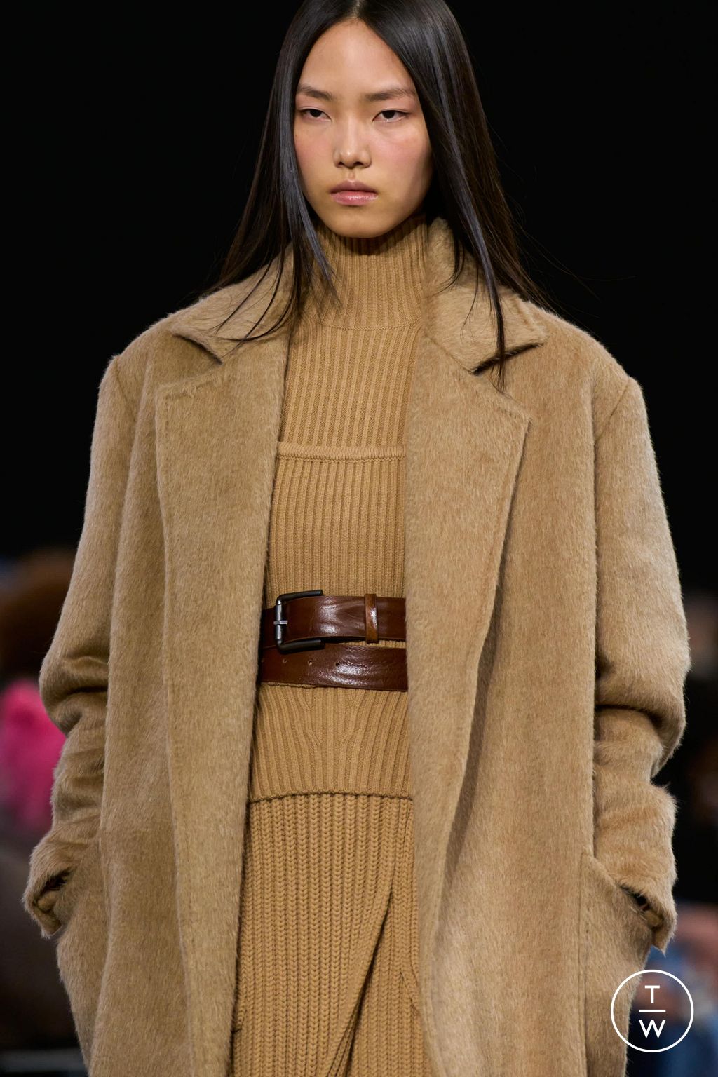 Fashion Week Milan Fall/Winter 2025 look 37 de la collection Max Mara womenswear accessories