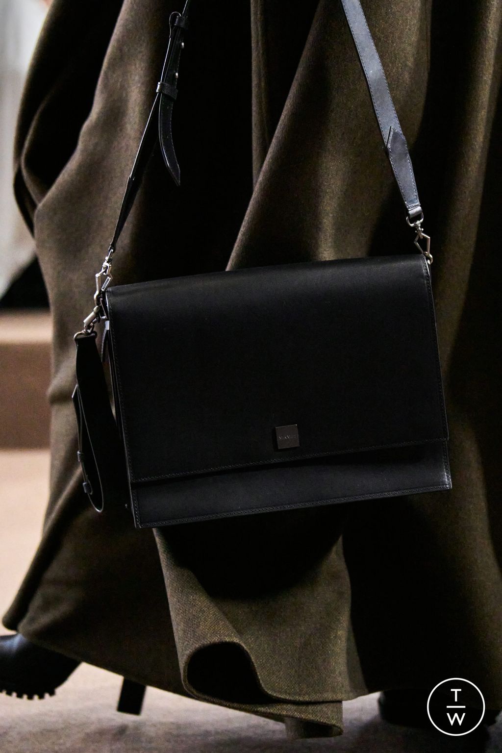 Fashion Week Milan Fall/Winter 2025 look 42 from the Max Mara collection womenswear accessories