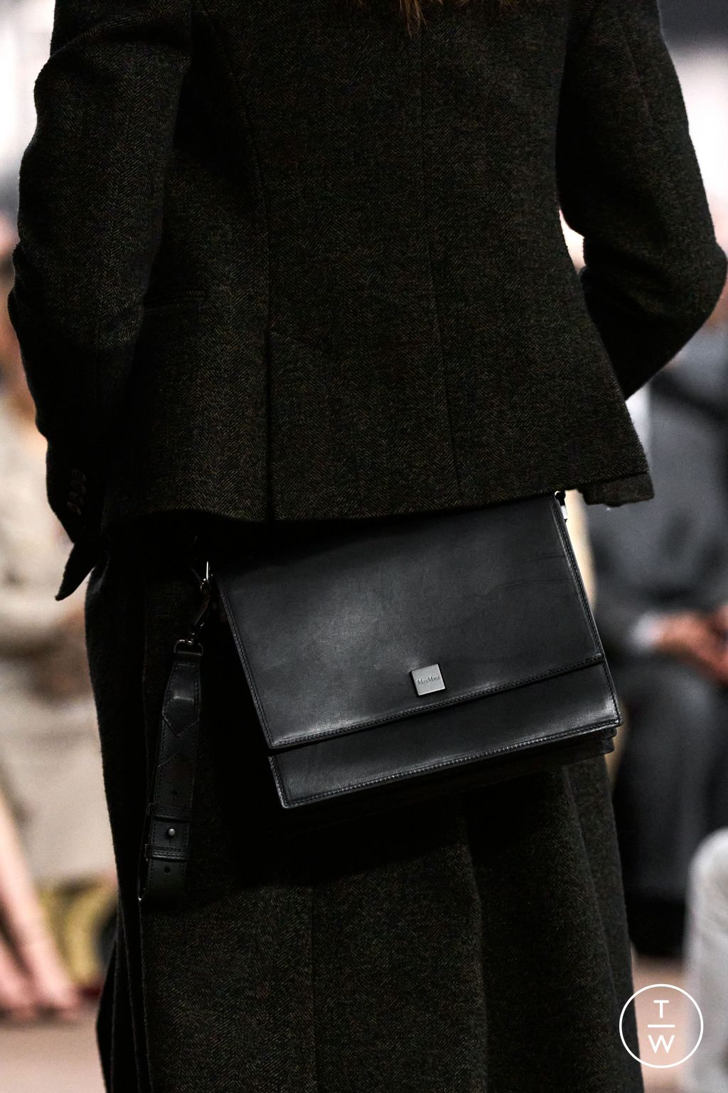 Fashion Week Milan Fall/Winter 2025 look 51 from the Max Mara collection 女装配饰