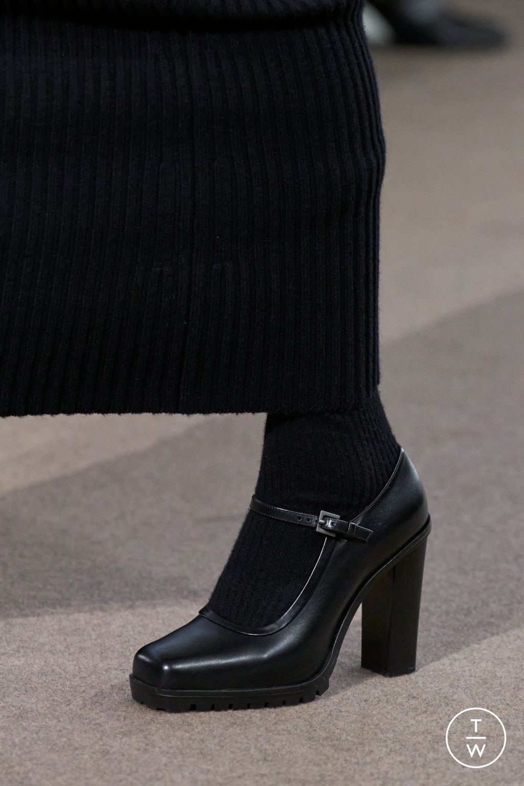 Fashion Week Milan Fall/Winter 2025 look 67 from the Max Mara collection 女装配饰